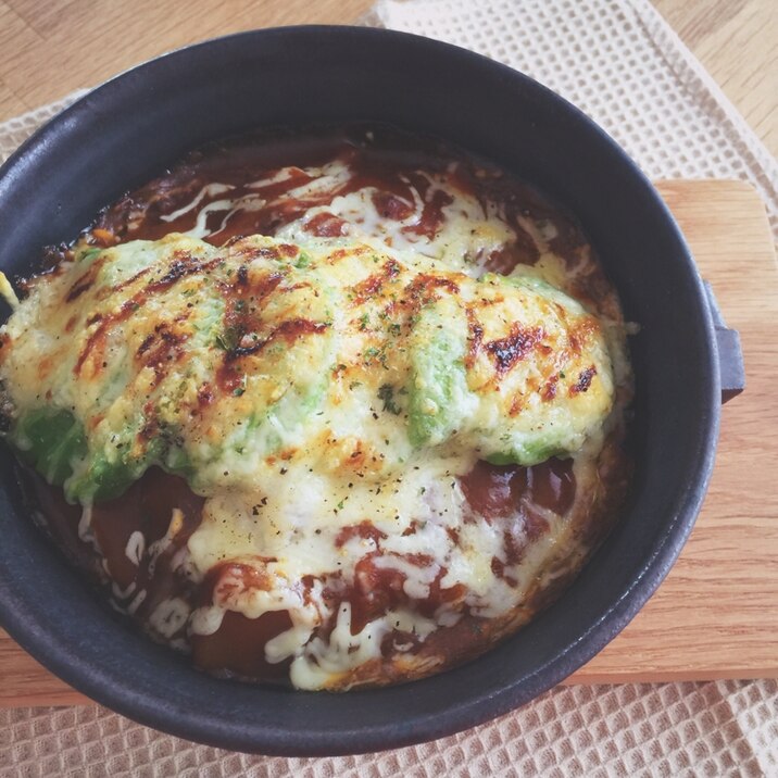 レトルトカレーで！アボカドチーズのせ焼きカレー。